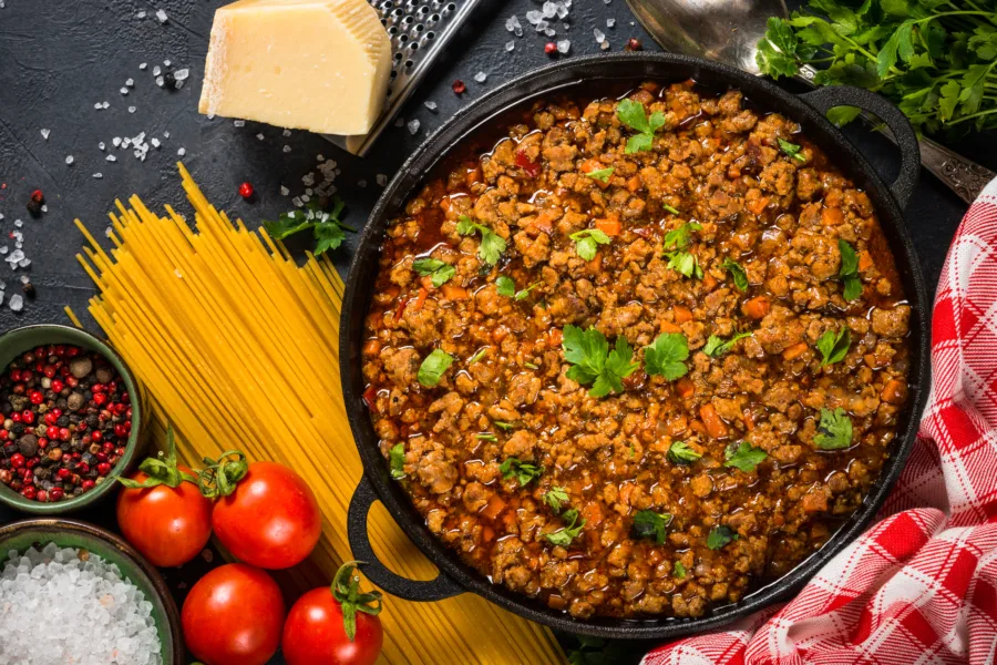 bolognese-sause-in-iron-plate-at-black-table-2025-02-12-19-51-13-utc-900x600.webp.webp