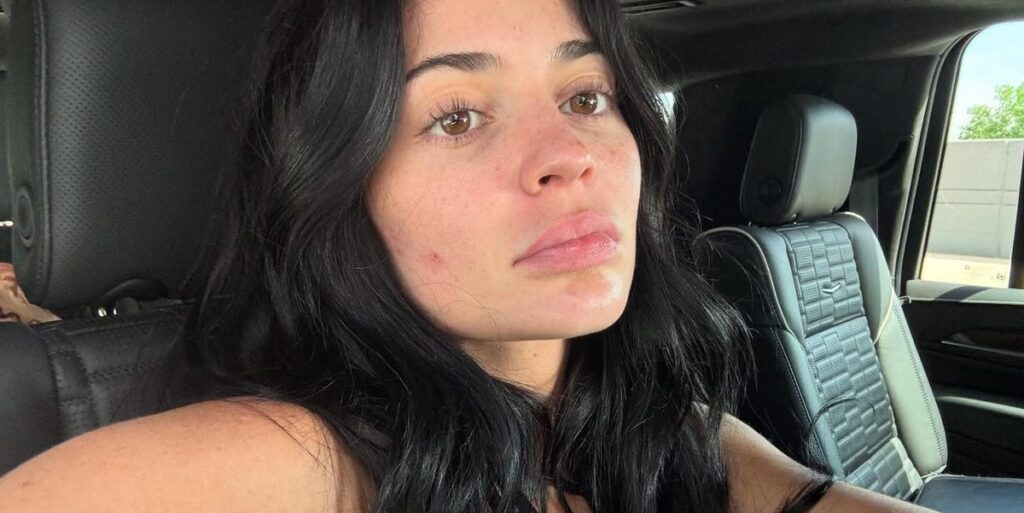 kylie-jenner-struccata-foto-68245ed045822.jpg