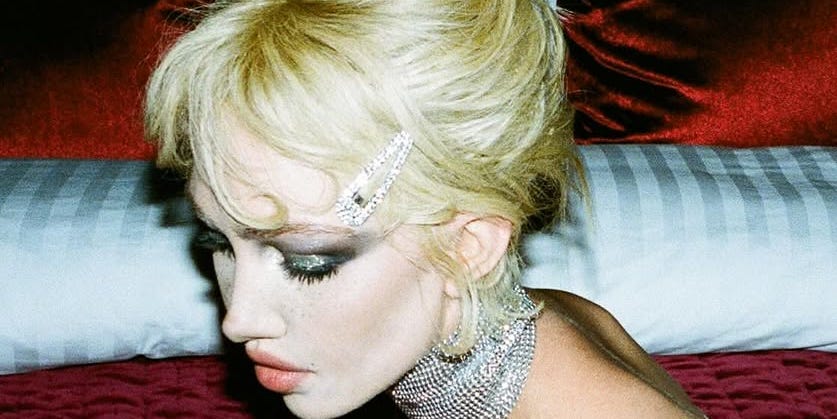 tendenze-trucco-primavera-2025-party-girl-makeup-tutorial-67ebc083bfe23.jpg
