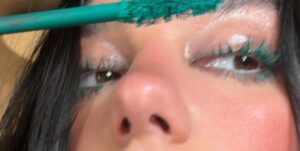 trucco-mascara-verde-dua-lipa-primavera-estate-2025-682ee4f4357c8.jpg